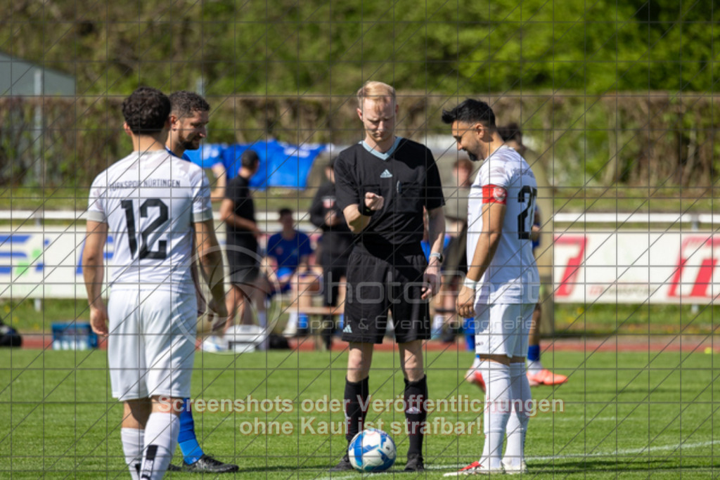 20250419_152946_0053 | #,1.FC Eislingen (blau) vs. Türksport Nürtingen (weiß), Fußball, Bezirksliga - Bezirk Neckar/Fils, 23. Spieltag, Saison 2024/2025, Rasenplatz, Eichbachstation, Haldenstraße 45, 73054 Eislingen, 19.04.2025 - 15:30 Uhr,Foto: PhotoPeet-Sportfotografie/Peter Harich
