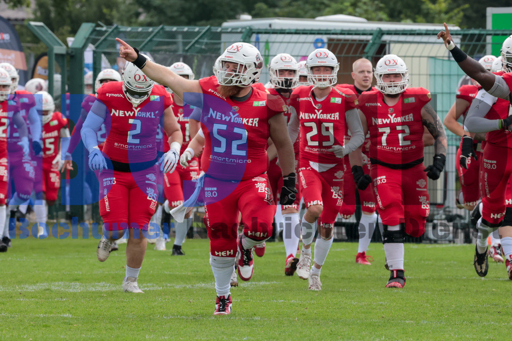 GFL: Paderborn Dolphins vs. New Yorker Lions{date} -  | {headline}(Foto: Sebastian Sendlak / BOND) - Realisiert mit Pictrs.com