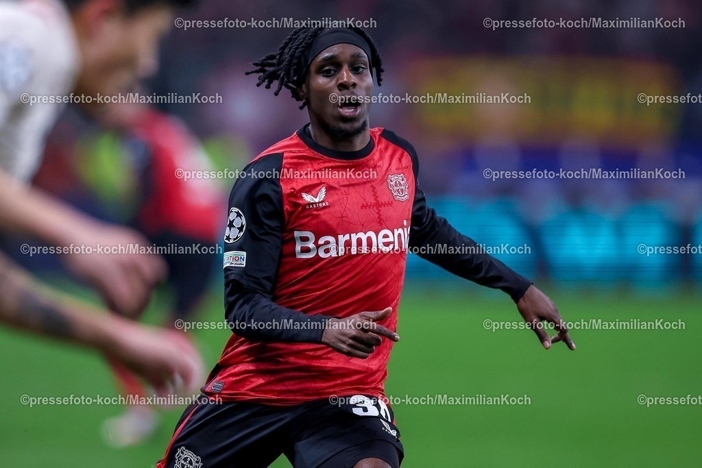 UCL11032502297 | 11.03.2025, Fußball, UEFA Champions League, Bayer 04 Leverkusen - FC Bayern München, Achtelfinale Rückspiel, BayArena, Saison 2024 2025: Jeremie Frimpong (Bayer04 Leverkusen #30)DFB regulations prohibit any use of photographs as image sequences and or quasi-video.