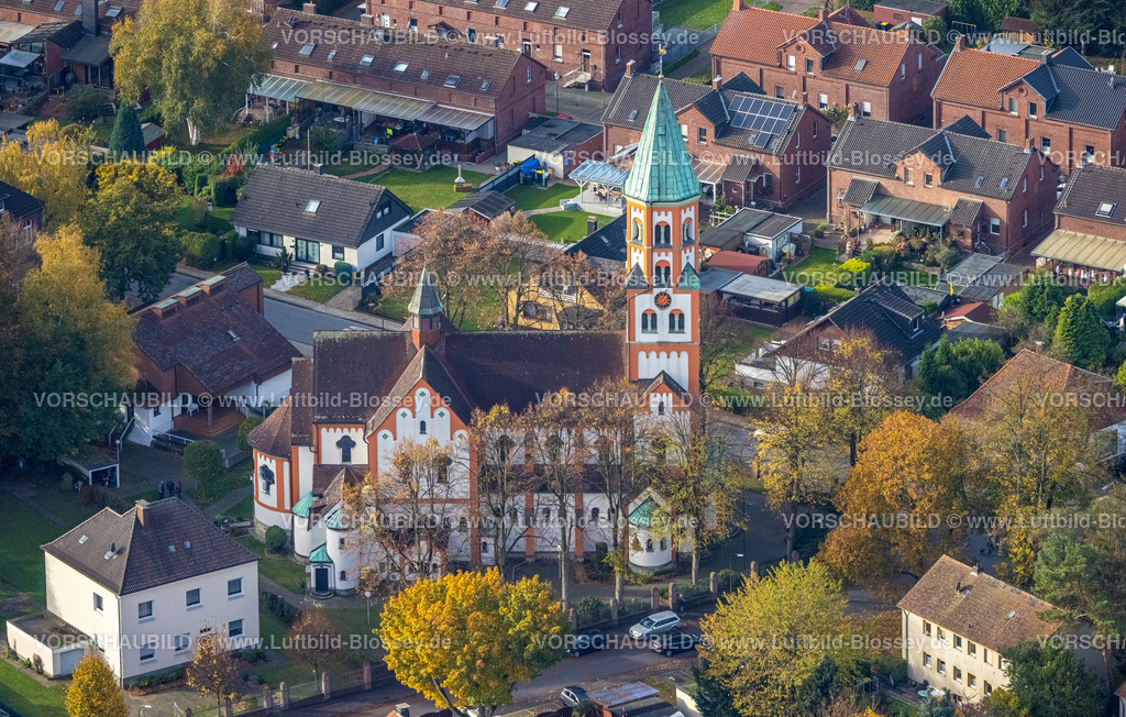 Kamen221012387Heeren-Werve | Luftbild, kath. Pfarrkirche Herz-Jesu, Heeren-Werve, Kamen, Ruhrgebiet, Nordrhein-Westfalen, Deutschland