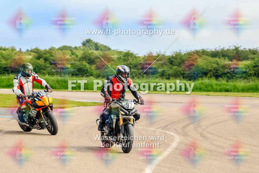 MotoTeam-8165 | Hier findet Ihr Bilder von Touristenfahrten auf der Nürburgring Nordschleife oder von anderen Veranstaltungen die ich besucht habe. Viel Spass beim Durch Schauen 