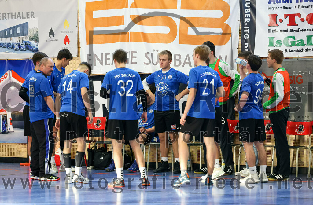 2022-12-17_037_SV_Anzing_gegen_TSV_Simbach | Anzing, Deutschland, 17.12.2022:
Handball, Bayernliga männliche A-Jugend 2022 / 2023, 9. Spieltag, SV Anzing gegen TSV Simbach, Endergebnis: 39:30

Elmar Voll (TSV Simbach), Alexander Luger (TSV Simbach, #14), Philipp Staniek (TSV Simbach, #32), Bastian Brand (TSV Simbach, #30), Johannes Mergenthaler (TSV Simbach, #21), Tobias Plaza (TSV Simbach, #94)

Foto: Christian Riedel / fotografie-riedel.net