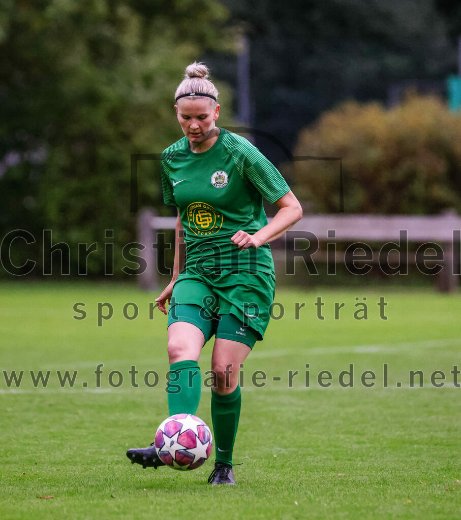 2023-10-07_089_FC_Forstern_gegen_TSV_Schwaben_Augsburg | Forstern, Deutschland, 07.10.2023:
Fußball, Frauen Bayernliga 2023 / 2024, 6. Spieltag, FC Forstern gegen TSV Schwaben Augsburg, Endergebnis: 1:6

Johanna Stadler (FC Forstern, #3)

Foto: Christian Riedel / fotografie-riedel.net