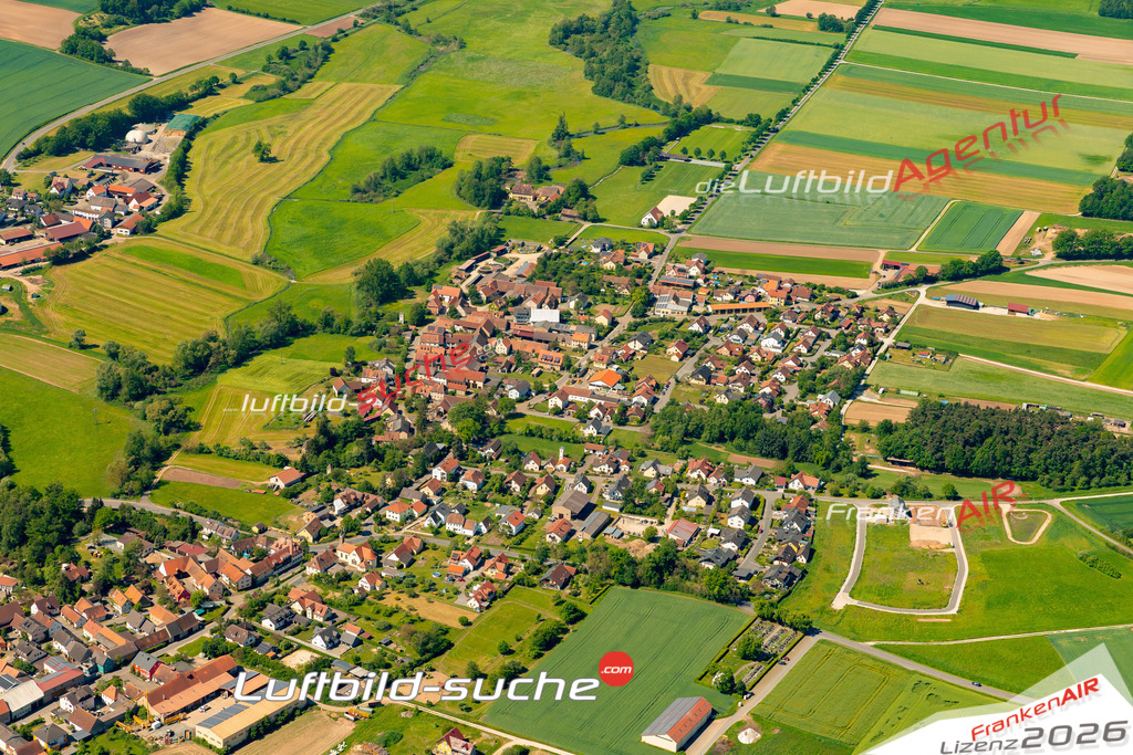 Das Luftbild zeigt : Abtsdorf Frensdorf - Die Luftaufnahme wurde 2024 vom UL-Flugzeug aus erstellt ( keine Drohne ) - Hochauflösende Luftaufnahme - Für grossformatige Ausdrucke geeignet. Die Geschenkidee !Mit Lizenz und Bildrechte bestellbar