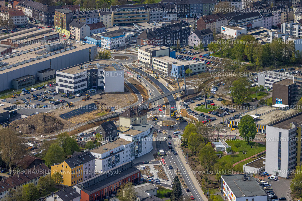 Witten230402351 | Luftbild, Pferdebachstraße Baustelle mit Sanierung, neuer Kreisverkehr, Rheinischer Esel Radwegbrücke, Ärztehaus Pferdebach, Sonnenschein, Witten, Ruhrgebiet, Nordrhein-Westfalen, Deutschland