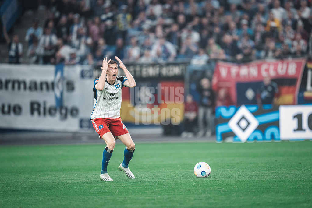 Fußball | Männer | Saison 2023/2024 | 2. Fußball-Bundesliga | Hamburger SV vs. Fortuna Düsseldorf | 29.09.2023 | Ignace Van Der Brempt (#22, HSV) kann den Pfiff des Schiedsrichters nicht nachvollziehen