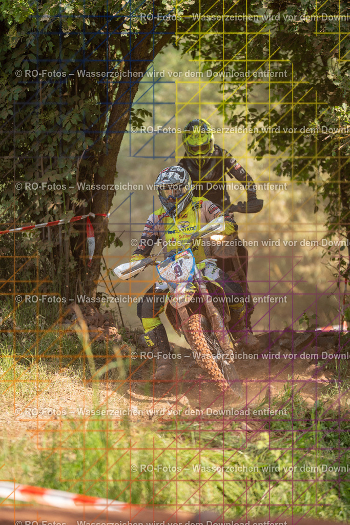 Wolfshausen 4 Lauf -565 | Sportfotografie von RO-Fotos: Motorsport, Motocross, Enduro, Laufveranstaltungen und Triathlon. Professionelle Fotos von Sportlern und Events. - Realisiert mit Pictrs.com