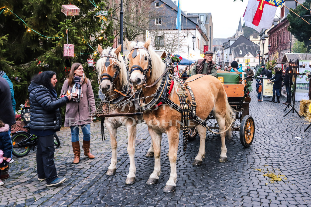 Weihnachtsmarkt Oberwesel 2022-1218 | Der Weihnachtsmarkt in Oberwesel ist jedes Jahr ein Publikumsmagnet. Wir bieten die schönsten Momente auf unseren Fotos. Kostenlos anschauen und online bestellen. - Realisiert mit Pictrs.com