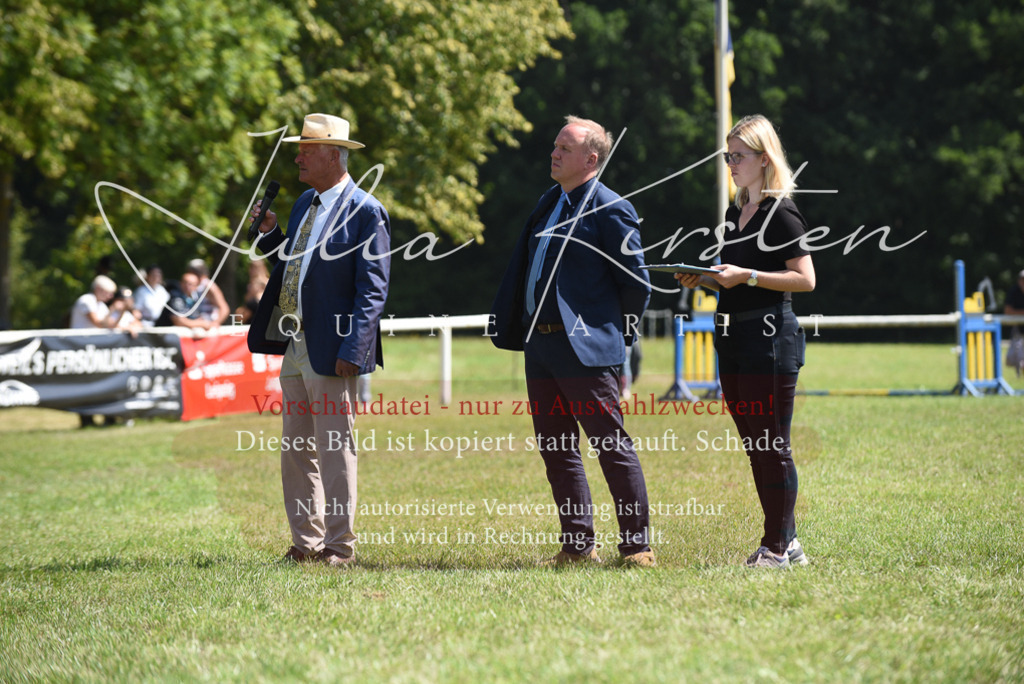DSC_9807 | Pferde- und Turnierfotografie in Westsachsen. Pferdeportraits, Auftragszeichnungen und intuitive Kunst.