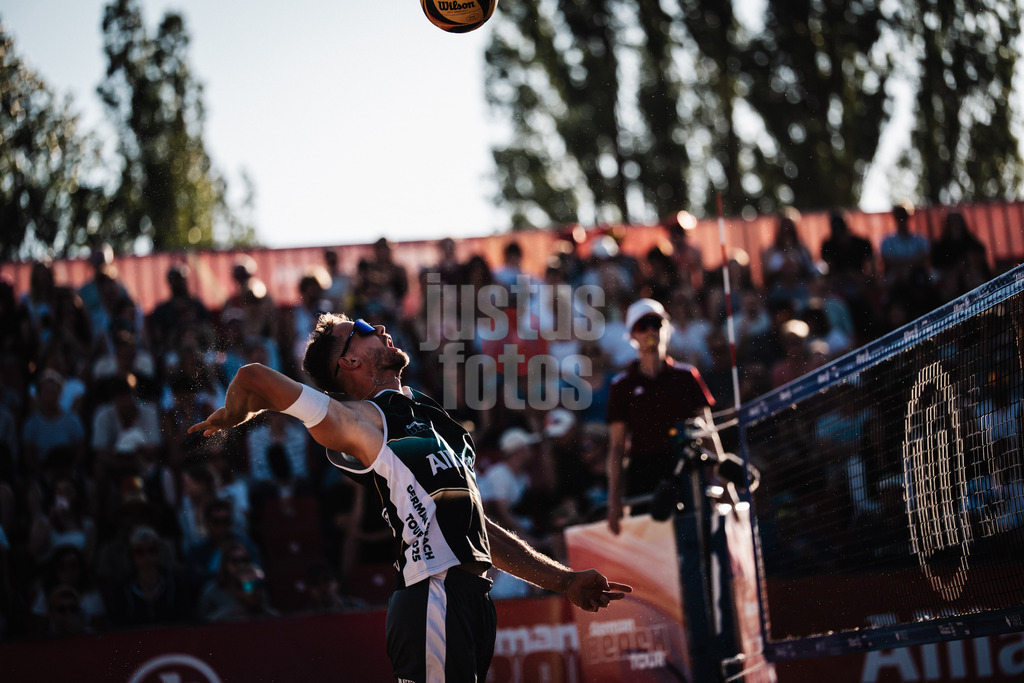 Beachvolleyball | Männer | Allianz German Beach Tour 2025 | Tourstop Berlin | 16.08.2025 | Jonas Sagstetter beim Angriff