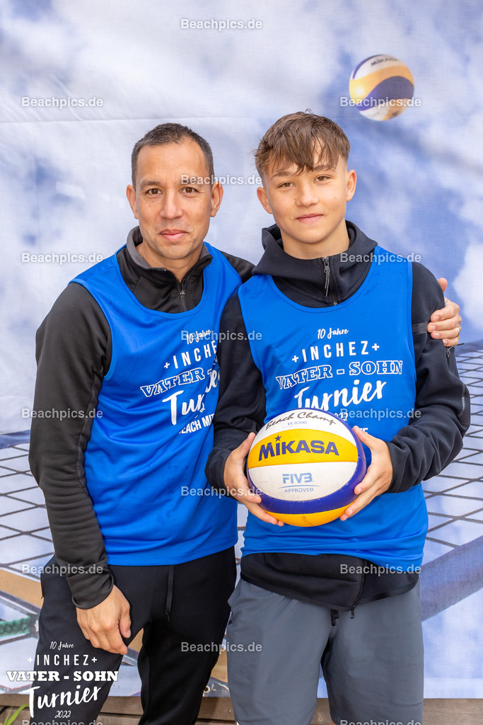 2022-00063176-Vater-Sohn-Turnier-Teamfotos-2 | 26.05.2022; Berlin Foto: Gerold Rebsch - www.beachpics.de