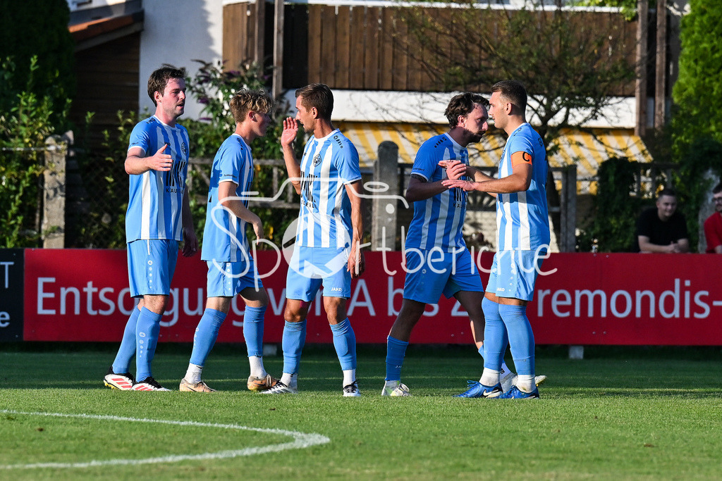 BC Aichach - VfR Neuburg | Jubel nach 1-0 Aichach 9