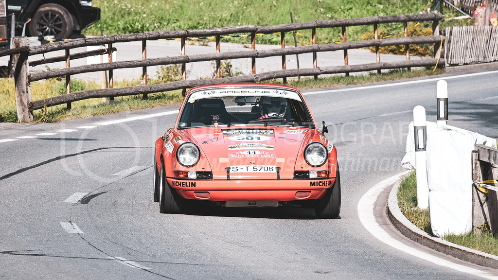 19. Arosa ClassicCar 2023 - 1. September 2023 | 19. Arosa ClassicCar 2023
Arosa, Schweiz
Feustel Florian aus Neunkirch mit der Startnummer 501 in einem Porsche 911 2, 3l SR, Jahrgang 1969, in der Klasse Competition.
@arosaclassiccar, @arosa.official, #arosaclassiccar, #arosa, #76curves, #classiccar
Bild: Sportfotografie Markus Aeschimann | www.markus-aeschimann.ch - Realisiert mit Pictrs.com