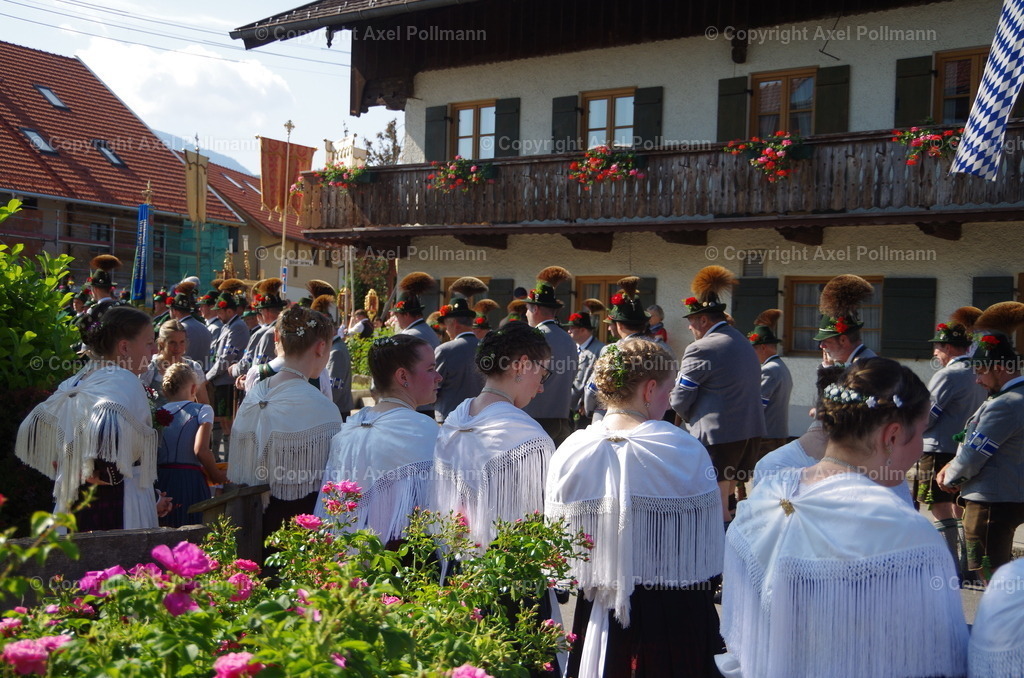IMGP3569 | fotografiert von Axel PollmannLeonhardi Wallfahrt Benediktbeuern und Murnau, Fronleichnam, Fasching, Landschaft im Loisachtal und Benediktbeuern  - Realisiert mit Pictrs.com