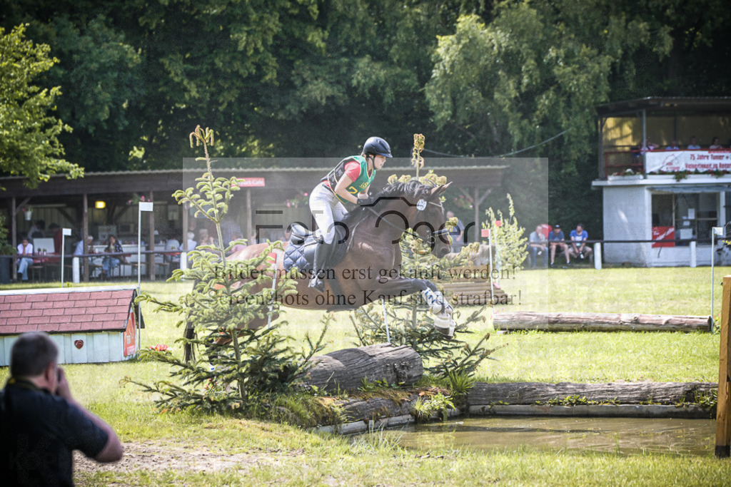 DOS_9104 | Entdecke hochwertige Reitturnierfotos von Foto Oger. Professionell, emotional und authentisch – jetzt Lieblingsmomente im Shop bestellen.Deutschlandweite Turnierfotografie. - Realisiert mit Pictrs.com