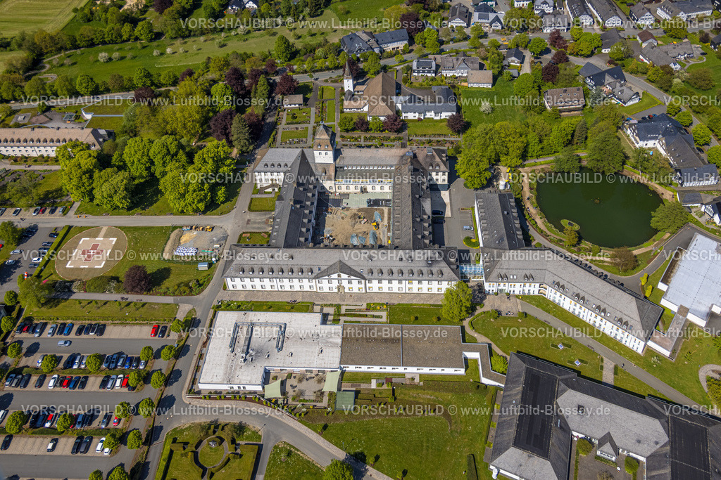 Schmallenberg230506421 | Luftbild, Kloster Grafschaft, Fachkrankenhaus Kloster Grafschaft, Baustelle im Innenhof, Grafschaft, Schmallenberg, Sauerland, Nordrhein-Westfalen, Deutschland