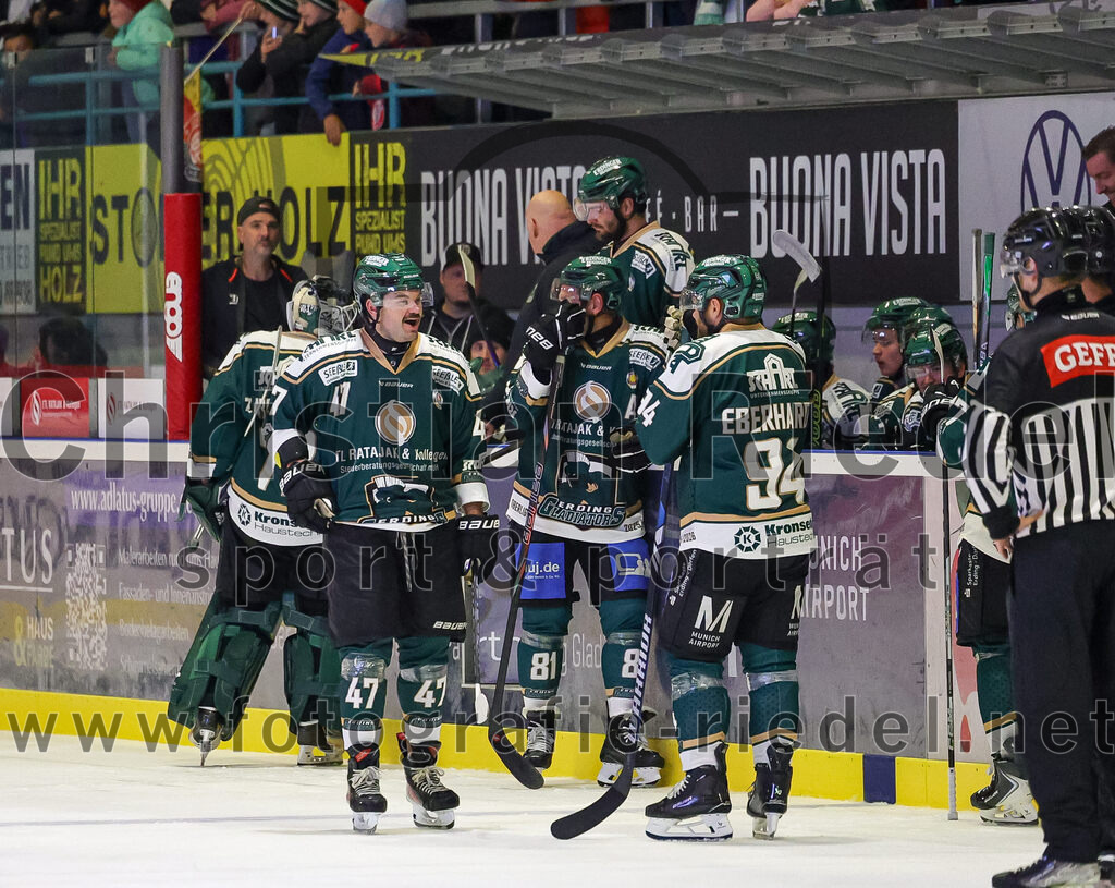 2025-09-12_083_TSV_Erding_gegen_EV_Landshut | Erding, Deutschland, 12.09.2025:Eishockey, Oberliga Süd 2025 / 2026, Testspiel, TSV Erding gegen EV Landshut, Endergebnis: 4:6Marco Pfleger (Erding Gladiators, #47), Maximilian Forster (Erding Gladiators, #81), Markus Eberhardt (Erding Gladiators, #94)Foto: Christian Riedel / fotografie-riedel.net