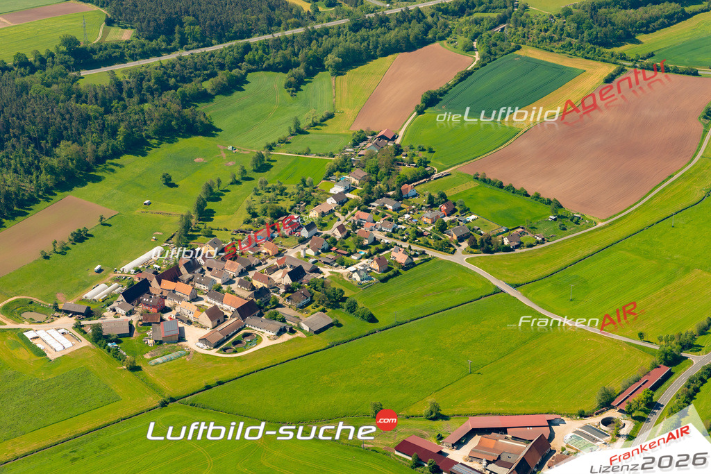 Das Luftbild zeigt : Gunzendorf Emskirchen - Die Luftaufnahme wurde 2024 vom UL-Flugzeug aus erstellt ( keine Drohne ) - Hochauflösende Luftaufnahme - Für grossformatige Ausdrucke geeignet. Die Geschenkidee !Mit Lizenz und Bildrechte bestellbar