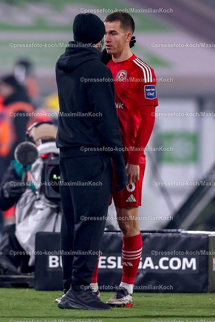 Due17012501077 | 17.01.2025, Fußball, Fortuna Düsseldorf - SV Darmstadt 98, 2.. Fußball Bundesliga, 18. Spieltag, Merkur Spiel-Arena, Saison 2024 2025: Cheftrainer Daniel Thioune (Trainer Fortuna Düsseldorf) neben Giovanni Haag (Fortuna Düsseldorf #6) DFB regulations prohibit any use of photographs as image sequences and or quasi-video.