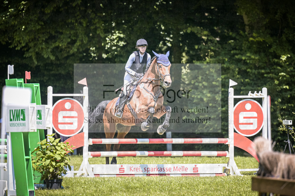 DOS_3905 | Entdecke hochwertige Reitturnierfotos von Foto Oger. Professionell, emotional und authentisch – jetzt Lieblingsmomente im Shop bestellen.Deutschlandweite Turnierfotografie. - Realisiert mit Pictrs.com