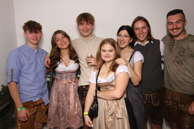 FotoKastl_Kathrein_Tanz_Goldbrunnhof_20231117_0191 | Vermietung und Verleih von Fotobox mit Drucker in Kärnten, Völkermarkt, Klagenfurt, Wolfsberg, St. Veit, Villach. Für ihre Hochzeit, Polterabend, Geburtstagsfeier, Firmen Feier, Weihnachtsfeier. Anlieferung oder Selbstabholung mit Drucker  Fotos digital - Realisiert mit Pictrs.com