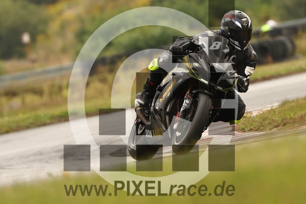 0087-20250908_11188 | Schöne Erinnerungen an spannende Momente - das festzuhalten ist unser Job. PIXELrace.de ist seit 2003 auf den Rennstrecken Europas unterwegs um die Action draußen beim Fahren und die wunderbare Stimmung imm Fahrerlager für euch einzufangen.