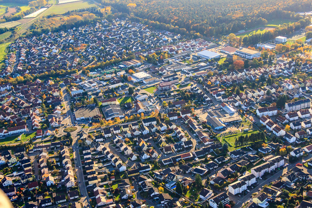Luftbild: Südlich der Kuhardter Straße, in Rülzheim im Bundesland Rheinland-Pfalz in Deutschland. Foto: IMG_60444.jpg vom 24.10.2013 durch Werner Riehm/FLY-FOTO.de