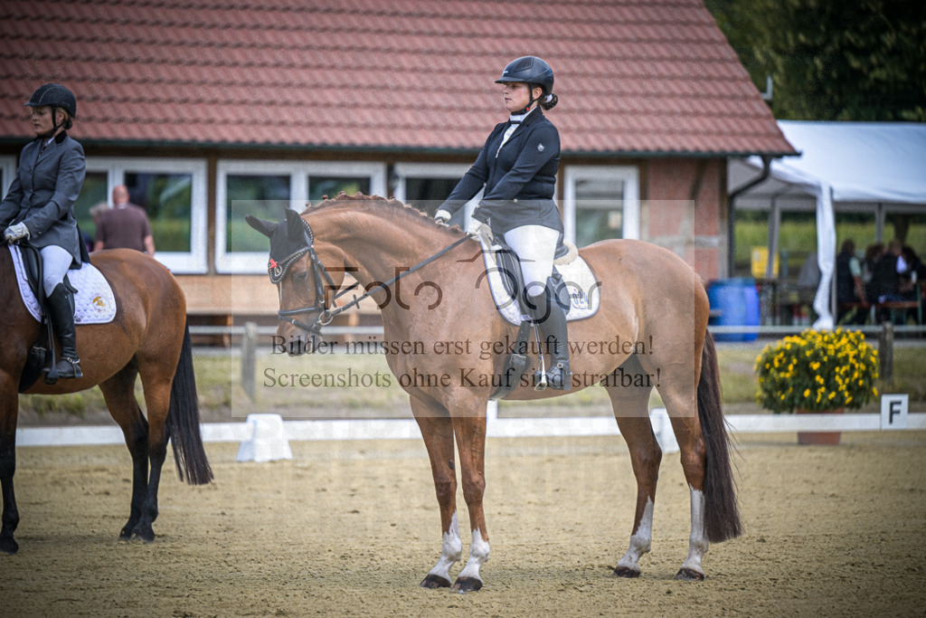 DOS_0331 | Entdecke hochwertige Reitturnierfotos von Foto Oger. Professionell, emotional und authentisch – jetzt Lieblingsmomente im Shop bestellen.Deutschlandweite Turnierfotografie. - Realisiert mit Pictrs.com