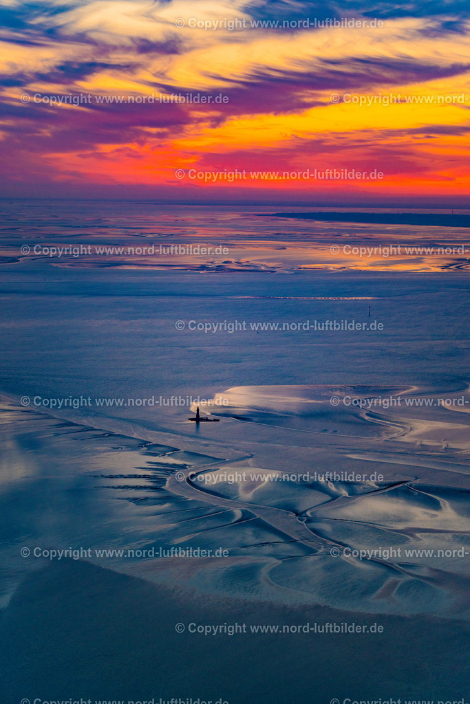 Hoheweg_Leuchtturm_ELS_4366190523 | BUTJADINGEN 19.05.2023 Strukturen- Landschaft mit Prielenbildung in der Wattenmeer der Nordsee in Butjadingen im Bundesland Niedersachsen, Deutschland. // Formation of tides in the Wadden Sea landscape of North Sea in Butjadingen in the state Lower Saxony, Germany. Foto: Martin Elsen