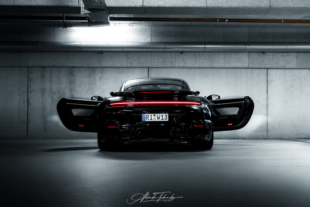 911 Turbo 992 | Entdecken Sie die faszinierende Welt von Alexander Tschuncky Arts: Kreative Fotografie, atemberaubende Automobilkunst und hochwertiger Bilderdruck. Lassen Sie sich inspirieren! - Realisiert mit Pictrs.com