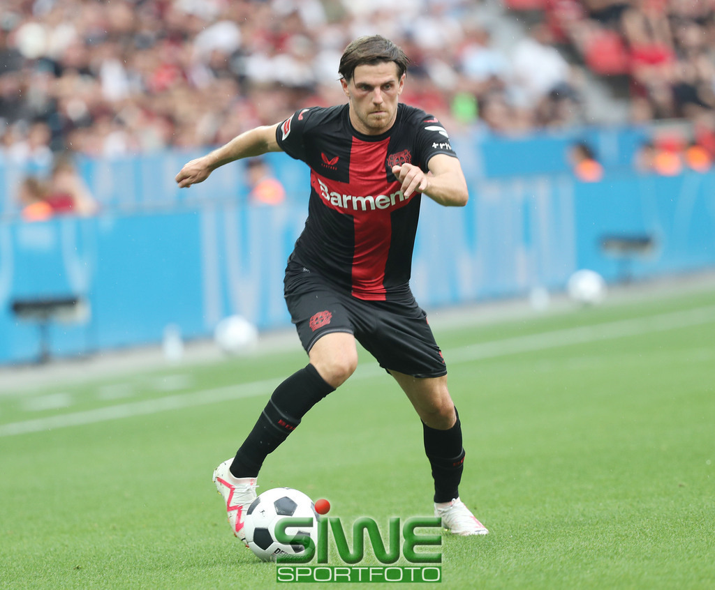 1.Fussball-Bundesliga  :    Bayer 04 Leverkusen--RB Leipzig   1.Spltg. | 19.08.2023; Fussball; GER;  Saison 2023/2024 ; 1.Bundesliga;  1.Spieltag. : 
 Bayer 04 Leverkusen -- RB Leipzig  :     Jonas Hofmann (7/B04)
in Aktion.
DFL REGULATIONS PROHIBIT ANY USE OF PHOTOGRAPHS AS IMAGE SEQENCES AND/OR QUASI-VIDEO. - Realisiert mit Pictrs.com