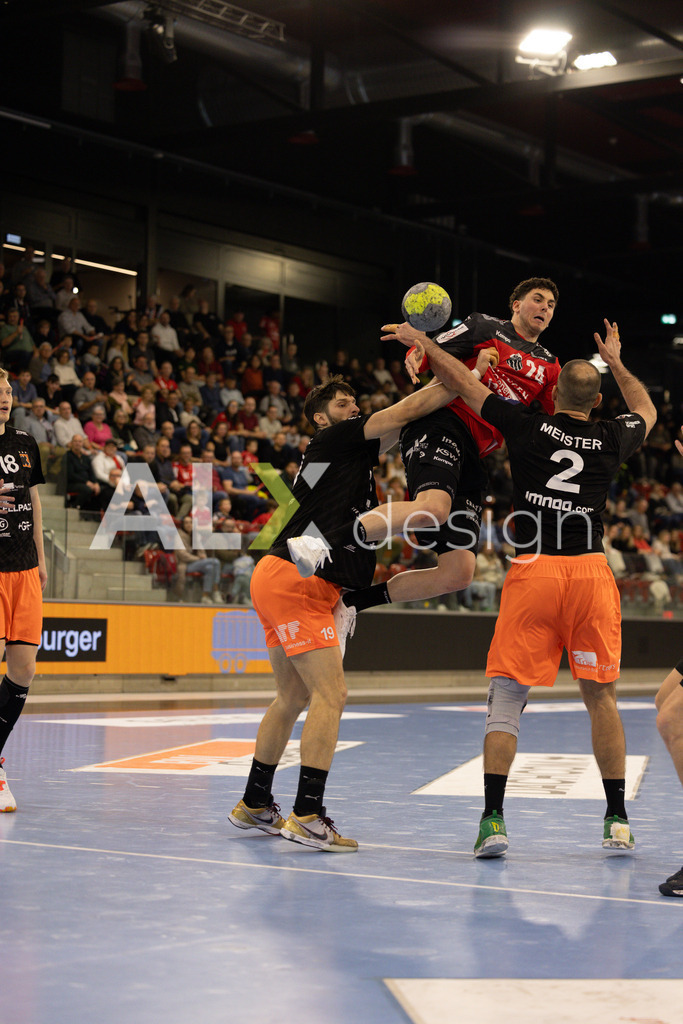 Handballen I Herren I Saison 2025-2026 I Quickline Handball League 2026 | Men I 18. Spieltag I Pfade Winterthur - Kadetten Schaffhausen I 20.12.2025 | 24 Mehdi Ben Romdhane (Pfadi Winterthur) – Rückraum mitte - Realisiert mit Pictrs.com