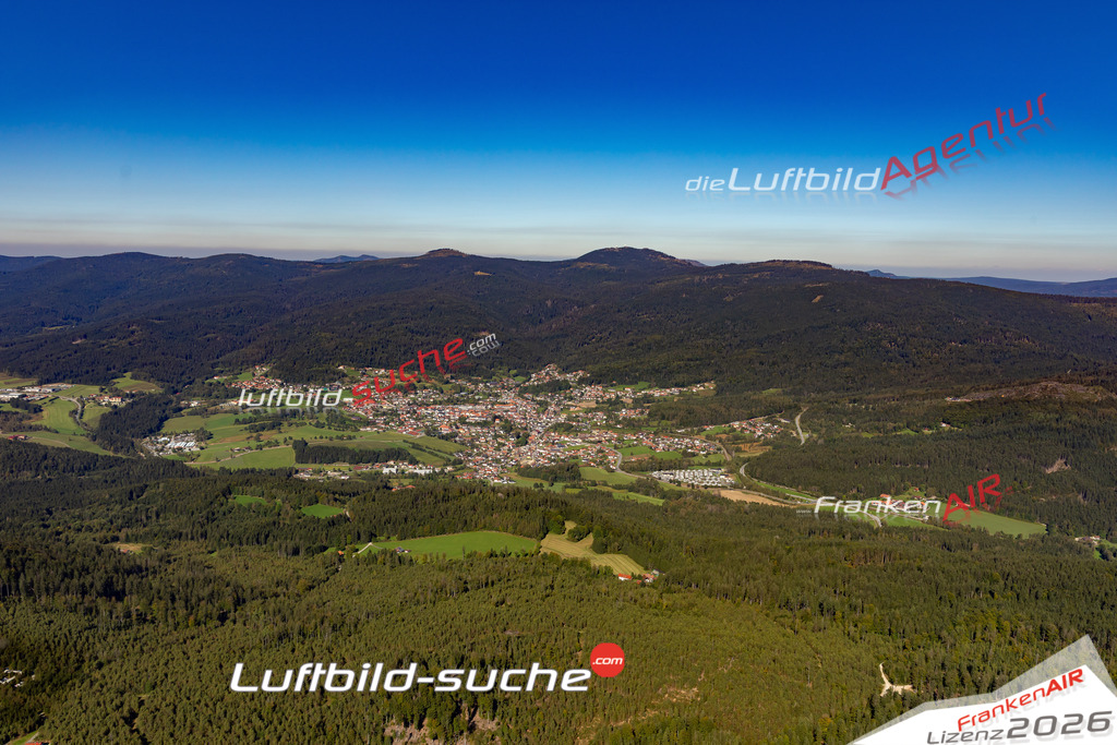 Das Luftbild der Stadt Bodenmais wurde 2021 vom Flugzeug heraus erstellt (keine Drohne) Aufnahmehöhe ca.450 Meter- hohe Bildauflösung und Druck-Qualität garantiert!