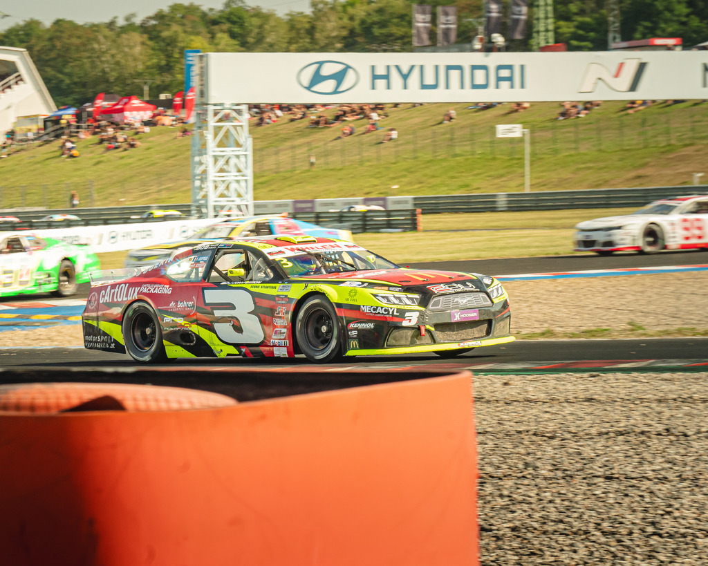 _DSC8602 | Exklusive Motorsport-Fotografie aus Leipzig von TXO Media – für Rennfahrer, Teams & Sponsoren. Sausemuth liefert starke Bilder, die Emotion zeigen. Jetzt buchen & glänzen! - Realisiert mit Pictrs.com