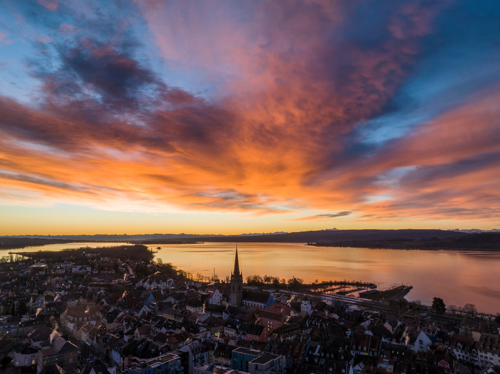 Radolfzellbilder_00322 | Die Stadt Radolfzell vor Sonnenaufgang - Realisiert mit Pictrs.com