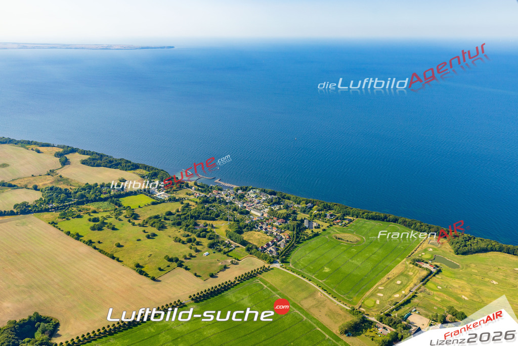 Neue Luftbildaufnahme der Stadt Lohme - Das Luftbild wurde 2025 vom UL-Flugzeug heraus erstellt ( keine Drohnenaufnahme ) - Hochauflösende Luftaufnahme - für Wandbilder und großformatige Ausdrucke geeignet. Das besondere Geschenk!Hier alle&nbsp;Infos zur Lizenzierung der LuftaufnahmeWir fliegen auch dieses Jahr wieder in Ihre Region um Luftbilder zu erstellen.- Luftbild anfragen