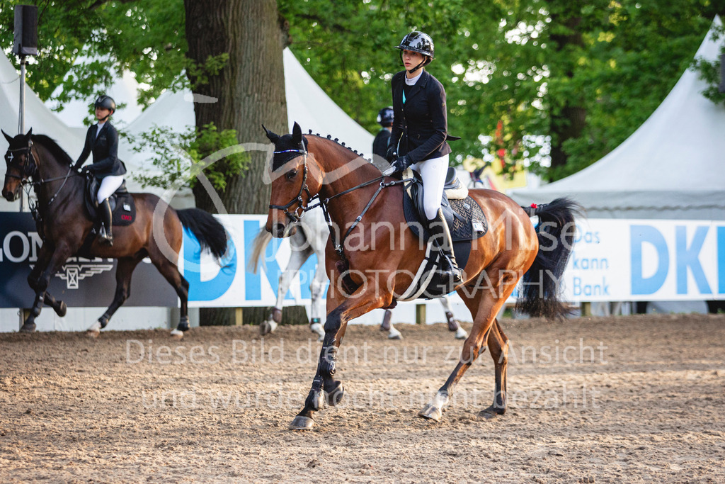 240510_Hamburg_Amateur-Small-367 | Deine schönsten Turniermomente als professionelle Fotos! Entdecke hochwertige Pferdesport-Fotografie im Online-Shop. Jetzt Fotos finden & bestellen!