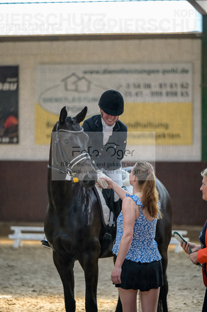 Reitturnier Voxtrup | Entdecke hochwertige Reitturnierfotos von Foto Oger. Professionell, emotional und authentisch – jetzt Lieblingsmomente im Shop bestellen.Deutschlandweite Turnierfotografie. - Realized with Pictrs.com