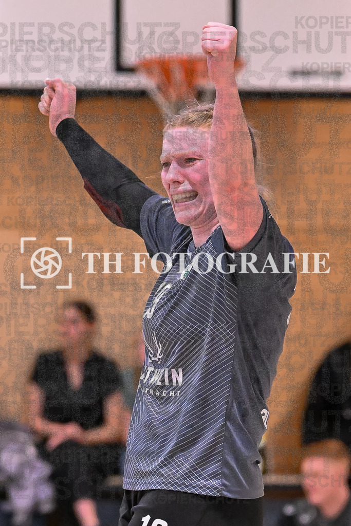 GER, SG Maulburg/Steinen - HB Kinzigtal, Handball, Suedbadenliga, 22. Spieltag, Saison 2023/2024, 27.04.2024 | Pia Weichenhein (HB Kinzigtal, #19)

GER, SG Maulburg/Steinen - HB Kinzigtal, Handball, Suedbadenliga, 22. Spieltag, Saison 2023/2024, 27.04.2024

Foto: TH Fotografie/Thomas Hess