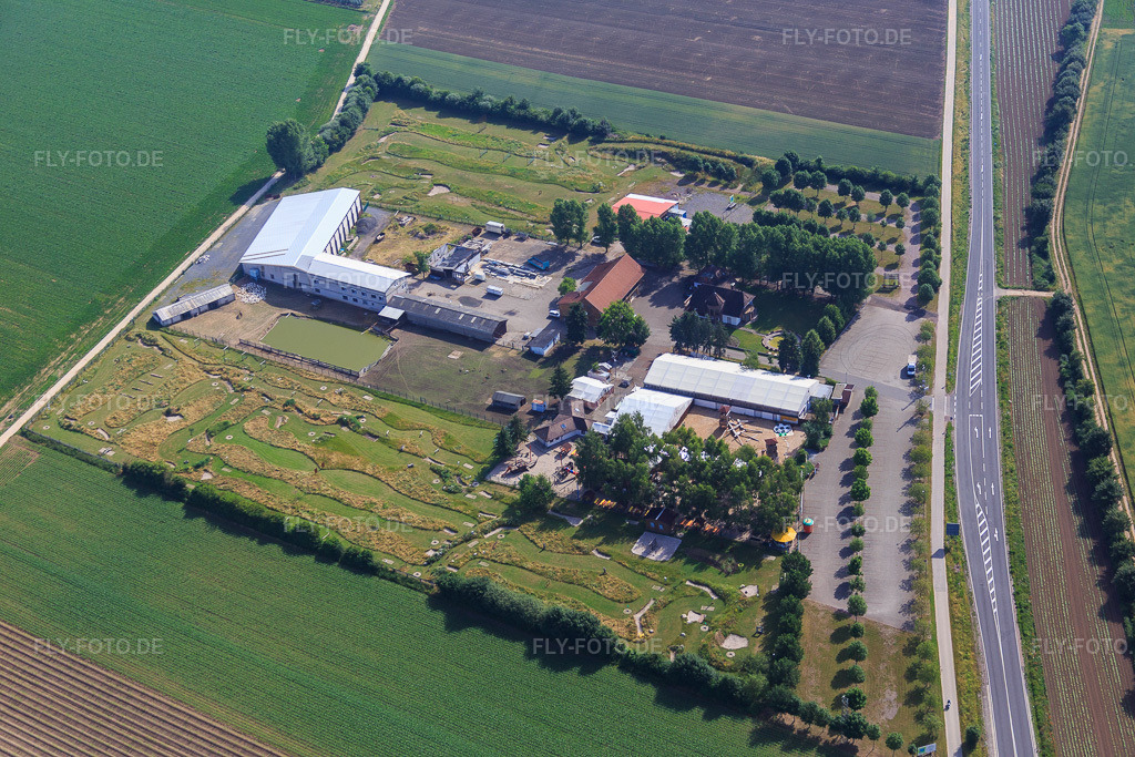 Luftbild: Fussballgolfpark Südpfalz im Adamshof Kandel in Kandel im Bundesland Rheinland-Pfalz in Deutschland. Foto: IMG_081036.jpg vom 14.06.2015 durch Werner Riehm/FLY-FOTO.deWWW.FUSSBALLGOLFPARK-SUEDPFALZ.DE