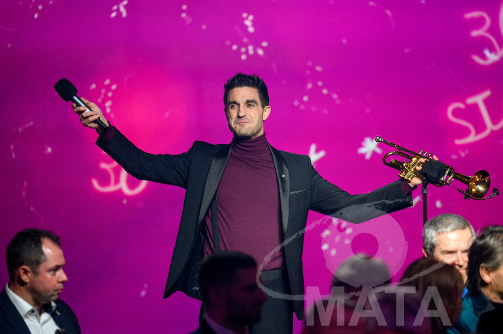 _DWA1362 | Dominik Glöbl bei '30 Jahre Sternstunden-Gala 2023' in der Frankenhalle. Nürnberg, 15.12.2023 - Realisiert mit Pictrs.com