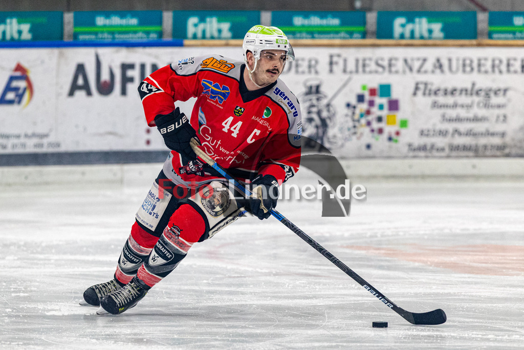 TSV Peißenberg Miners vs EA Schongau Mammuts | Eishockey Bayernliga 2023/2024, TSV Peißenberg Miners vs EA Schongau Mammuts, 20231215,
Martin LIDL (Miners 44) in Aktion,
2023-12-15 in Peißenberg (Eisstadion)
44 Martin LIDL (Miners 44)
Copyright: WolfgangxLindner foto-lindner.de