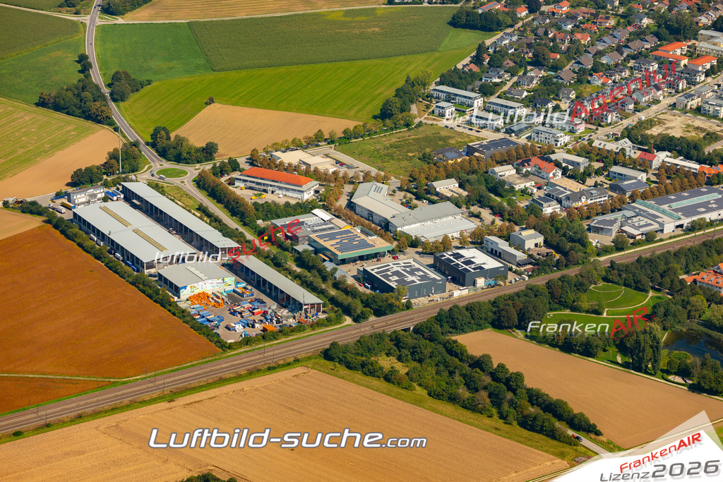 Das Luftbild zeigt : Pöring Zorneding - Die Luftaufnahme wurde 2024 vom UL-Flugzeug aus erstellt ( keine Drohne ) - Hochauflösende Luftaufnahme - Für grossformatige Ausdrucke geeignet. Die Geschenkidee !Mit Lizenz und Bildrechte bestellbar