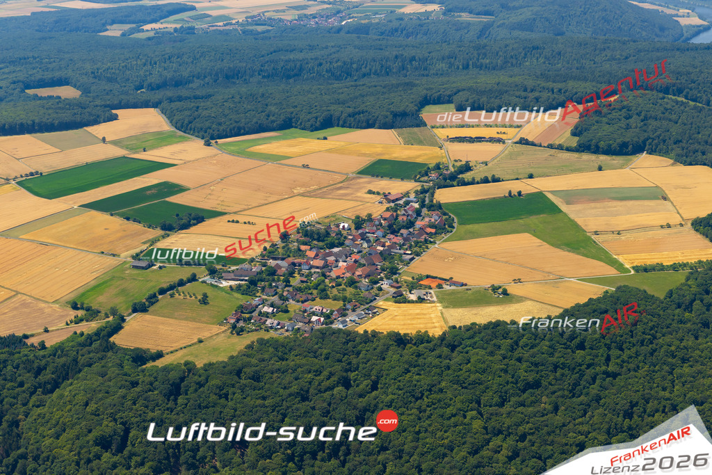Das Luftbild zeigt : Massenbuch Gemünden am Main - Die Luftaufnahme wurde 2023 vom UL-Flugzeug aus erstellt ( keine Drohne ) - Hochauflösende Luftaufnahme - Für grossformatige Ausdrucke geeignet. Die Geschenkidee !Mit Lizenz und Bildrechte bestellbar