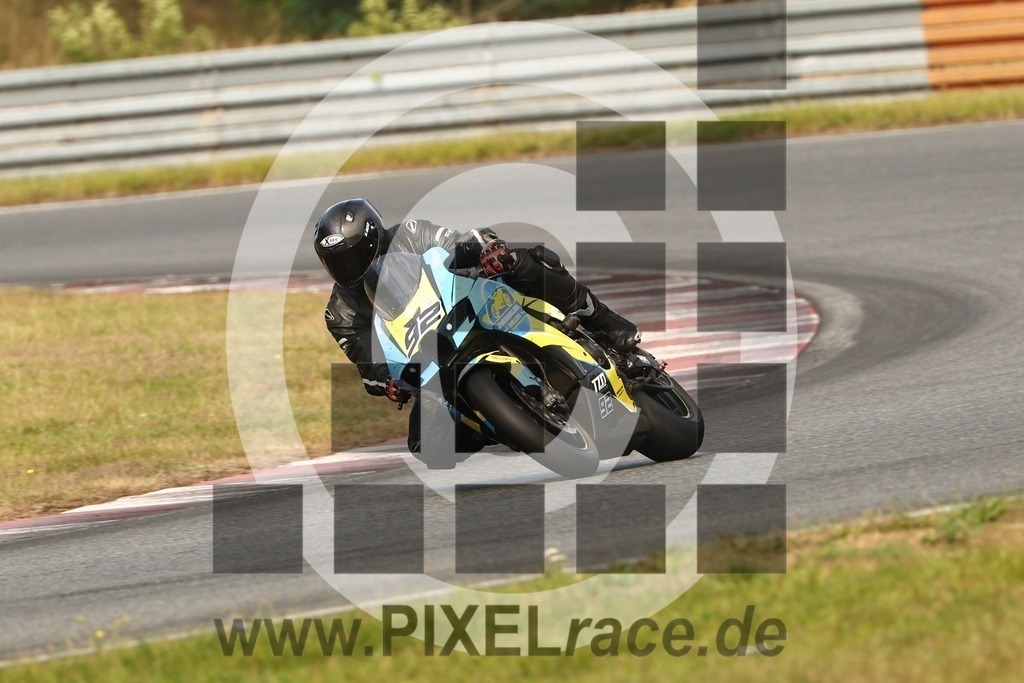 0092-20250910_16040 | Schöne Erinnerungen an spannende Momente - das festzuhalten ist unser Job. PIXELrace.de ist seit 2003 auf den Rennstrecken Europas unterwegs um die Action draußen beim Fahren und die wunderbare Stimmung imm Fahrerlager für euch einzufangen.