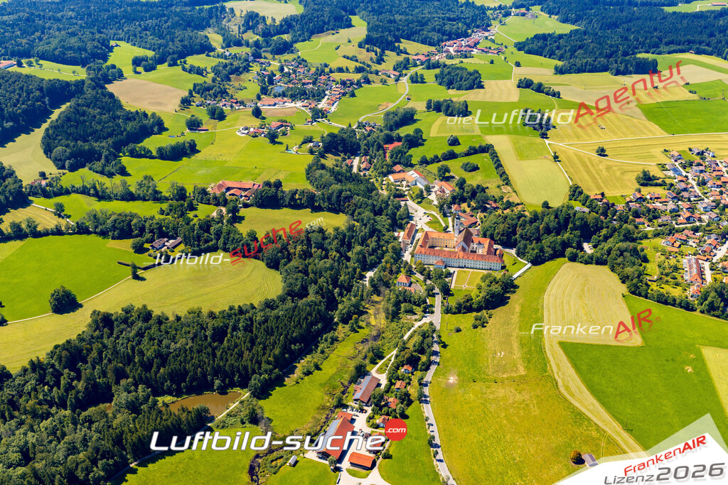 Luftaufnahme von Dietramszell - Die Luftaufnahme wurde 2025 vom UL-Flugzeug heraus erstellt ( keine Drohne ) - Hochauflösende Luftaufnahme - für professionelle Ausdrucke geeignet. Die Geschenkidee !Mit Lizenz und Bildrechte bestellbar