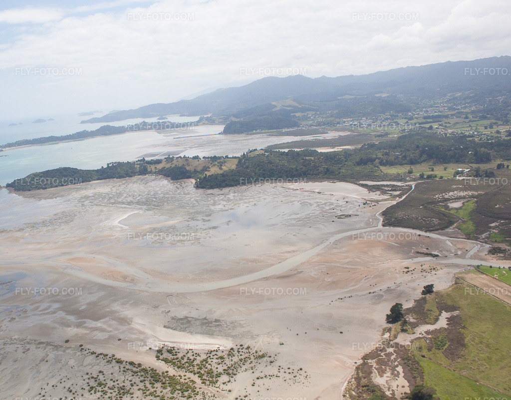Aerial view: View of the town in the district Preece Point in Coromandel in the state Waikato, New Zealand. – Photo: IMG_55587.jpg taken on 01/12/2013 by Werner Riehm/FLY-FOTO.com – Resolution of the original: 4052 x 3168 px
