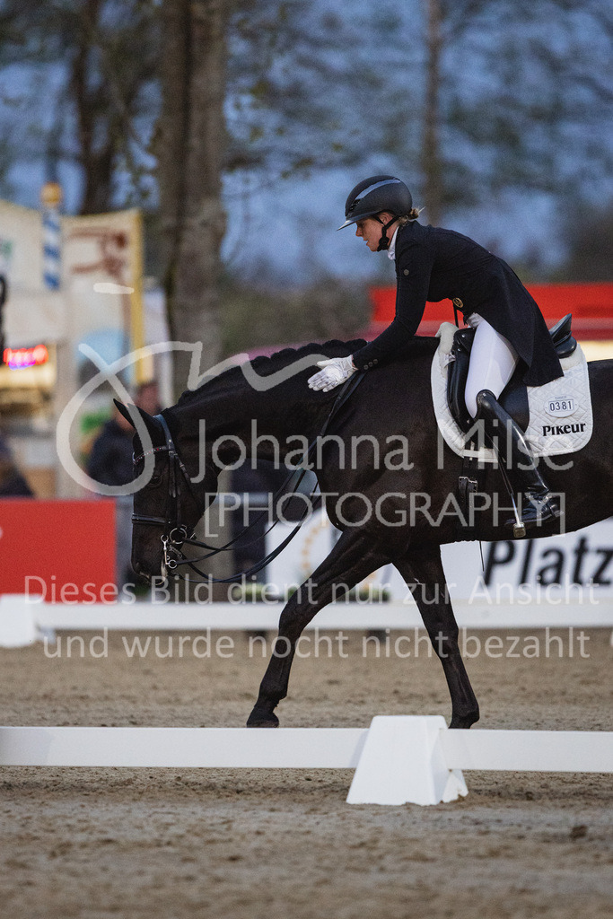 230429_Dressurfestival_S-Kür-336 | Deine schönsten Turniermomente als professionelle Fotos! Entdecke hochwertige Pferdesport-Fotografie im Online-Shop. Jetzt Fotos finden & bestellen!