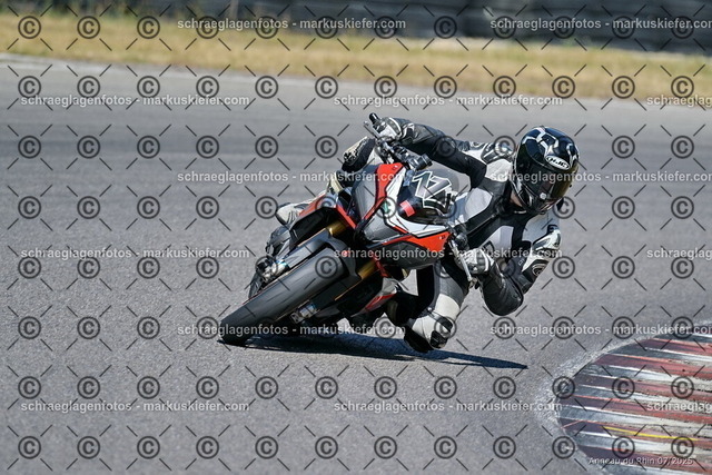25bt04-0612 | markuskiefer.com - Realisiert mit Pictrs.com