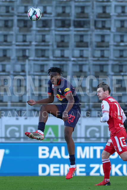 Grazer AK 1902 vs FC Red Bull Salzburg – Austrian Bundesliga | Graz, Austria, 15.Feb.26 - SOCCER - ADMIRAL Bundesliga, Grazer AK 1902 vs FC Red Bull Salzburg. The image shows Joane Gadou (Red Bull Salzburg) and Mark Grosse (GAK).
